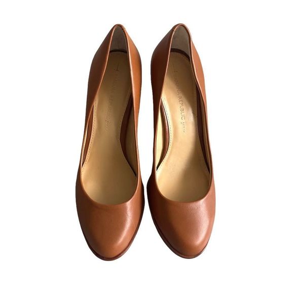 (SOLD) BANANA REPUBLIC Cognac Brown Round Almond Toe Pumps High Heels 7.5 - Picture 3 of 12